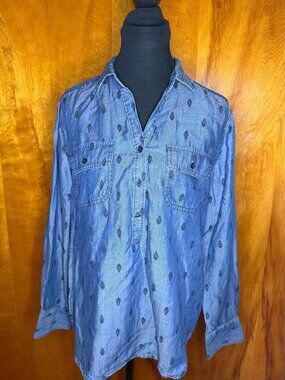 Liz Claiborne Women’s Blue Chambray Dress Shirt (1211)